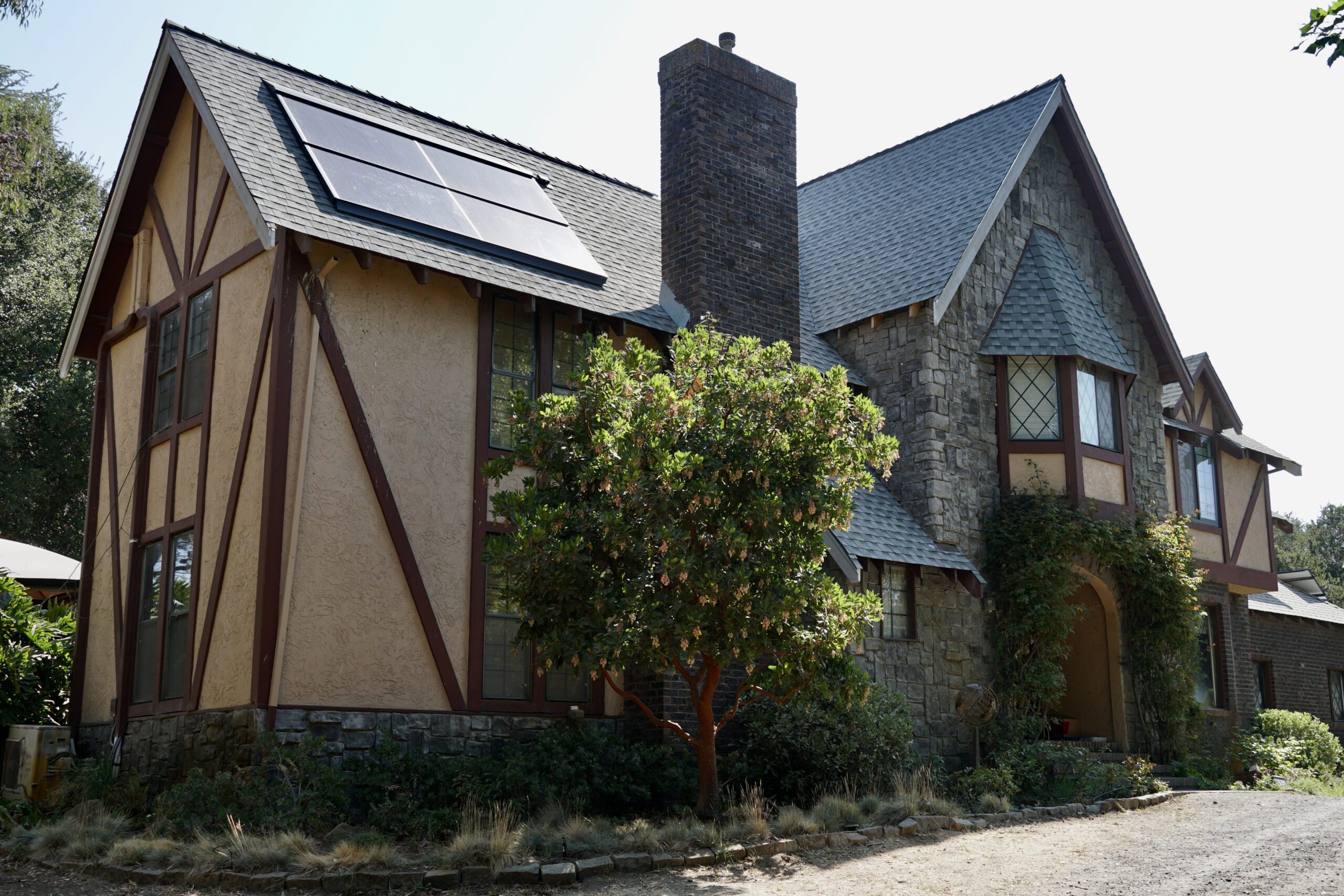 Elegant GAF Solar Shingle Roofing in Sonoma County